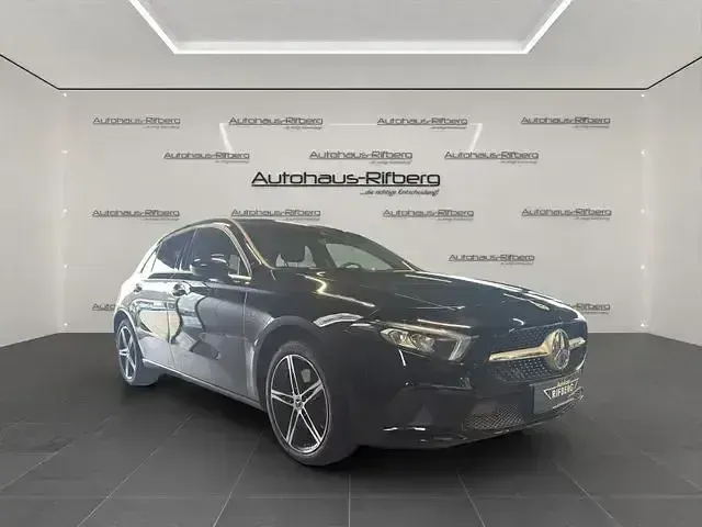 Gebraucht Mercedes A250 218 PS (160 kW) 2021 Nachtschwarz  unilack Limousine