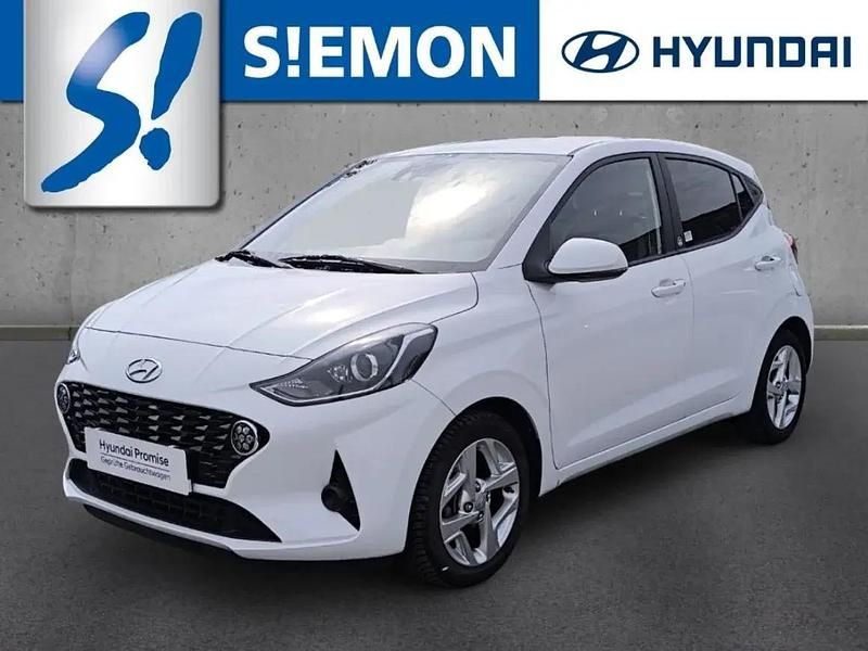 Polar white / sol Gebraucht 2021 Hyundai i10 Edition 30 Kleinwagen | 12.930 € (Fairer Preis) - Bild 1/1