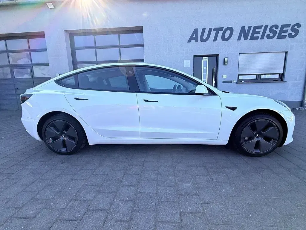 Käytetty Tesla Model 3 Standard Range Plus 208 kW (283 HP) 2021 Valkoinen Sedan