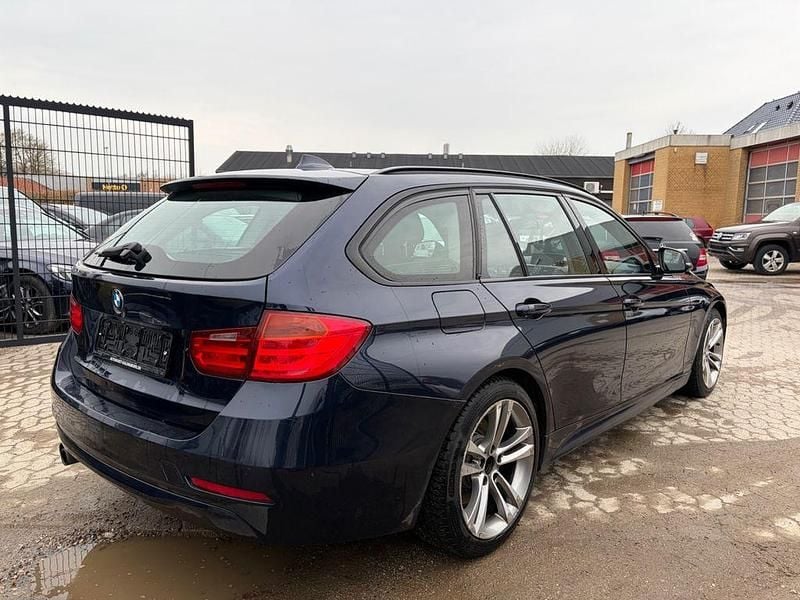 Gebraucht BMW 330 M Sport 258 PS (189 kW) 2013 Blau Kombi