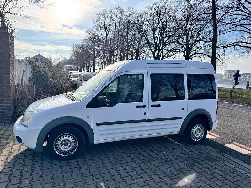 Weiß Gebraucht 2010 Ford Tourneo Kombi | 4.300 € (Fairer Preis) - Bild 1/4
