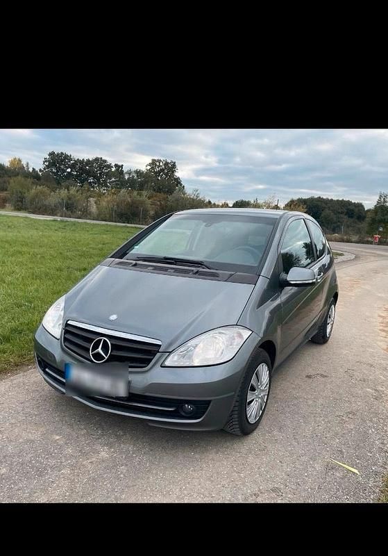 Grau Gebraucht 2009 Mercedes A150 Kleinwagen | 1.700 € (Fairer Preis) - Bild 1/4