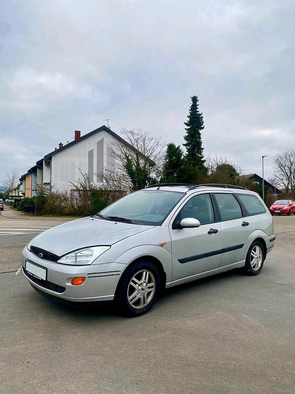 Silber Gebraucht 2001 Ford Focus Kombi | 1.995 € (Fairer Preis) - Bild 1/4