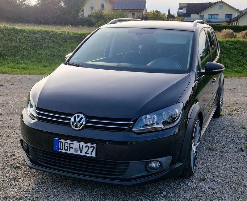 Schwarz Gebraucht 2011 VW Touran Cross Highline Van / Kleinbus | 7.200 € (Fairer Preis) - Bild 1/4