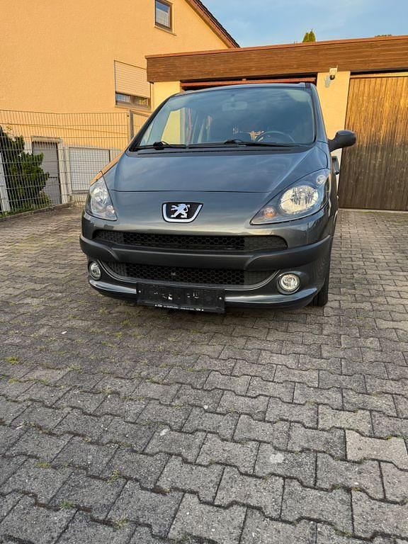 Grau Gebraucht 2008 Peugeot 1007 Sport Kleinwagen | 3.800 € (Etwas zu teuer) - Bild 1/4