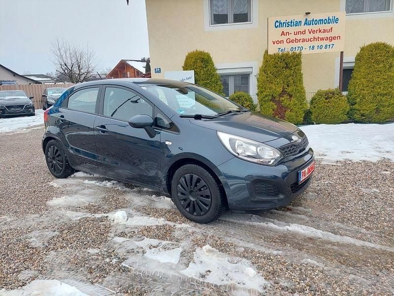 Blau Gebraucht 2014 Kia Rio Limousine | 3.790 € (Guter Preis) - Bild 1/4