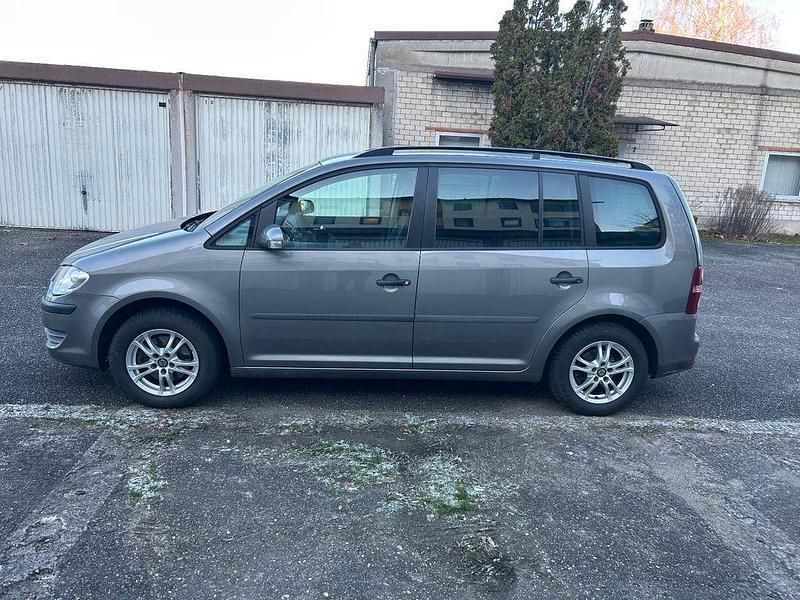 Grau Gebraucht 2007 VW Touran Trendline Van / Kleinbus | 2.500 € (Fairer Preis) - Bild 1/4