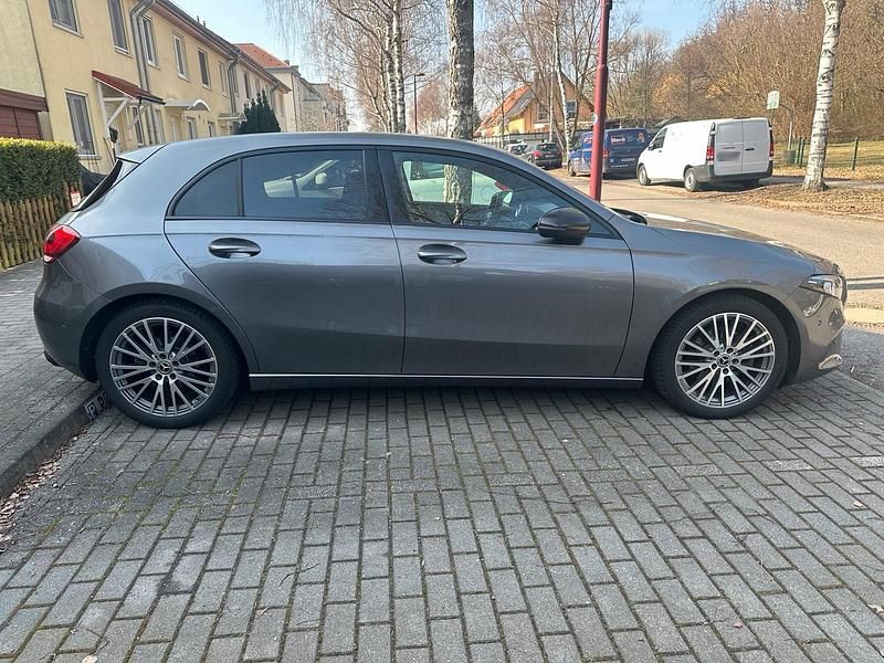 Gebraucht Mercedes A200 163 PS (119 kW) 2018 Grau Kleinwagen