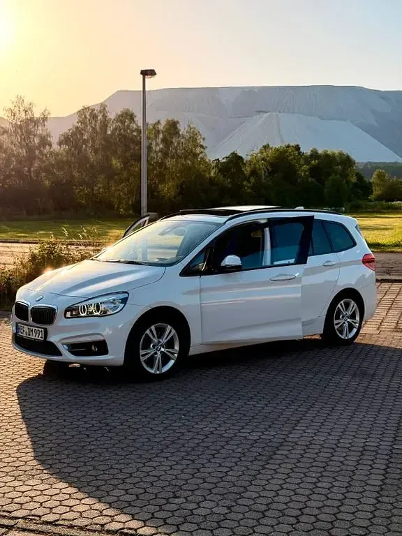 Gebraucht BMW 218 Gran Tourer Luxury Line 150 PS (110 kW) 2015 Weiß Van / Kleinbus