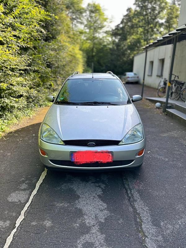 Andere farben Gebraucht 2000 Ford Focus Kombi | 1.800 € (Teuer) - Bild 1/4