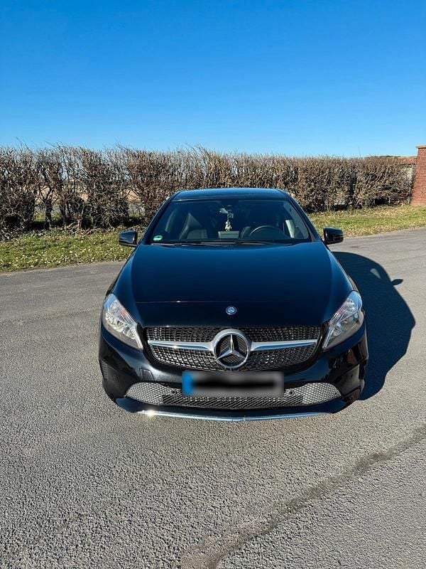 Gebraucht Mercedes A180 Urban 122 PS (89 kW) 2016 Schwarz Limousine