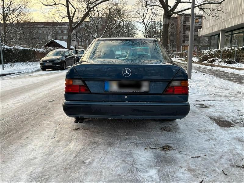Second-hand Mercedes E320 220 CP (161 kW) 1993 Albastru Berlinǎ