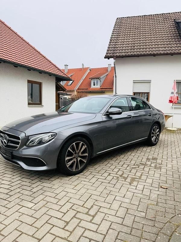 Gebraucht Mercedes E220 194 PS (142 kW) 2019 Grau Limousine
