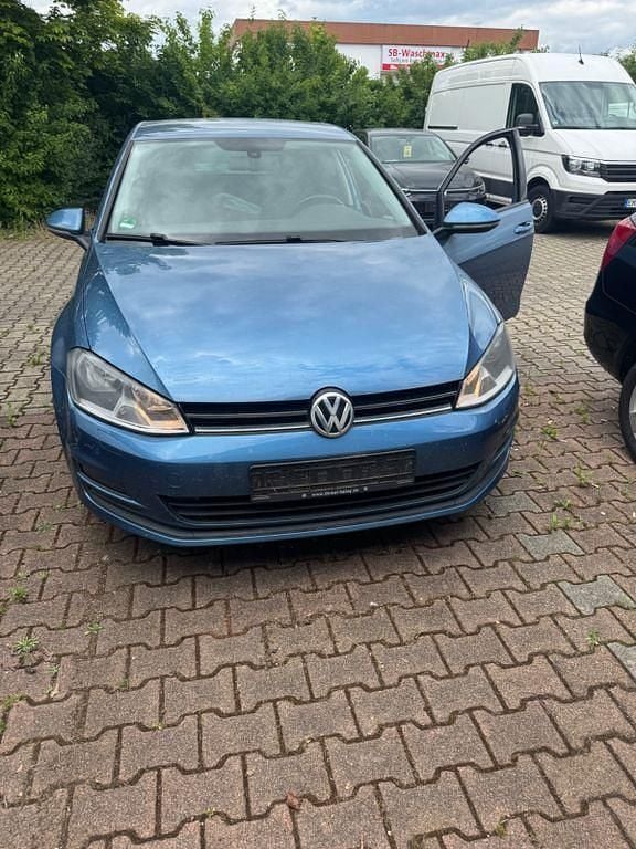 Blau Gebraucht 2013 VW Golf VII Comfortline Limousine | 6.199 € (Fairer Preis) - Bild 1/4