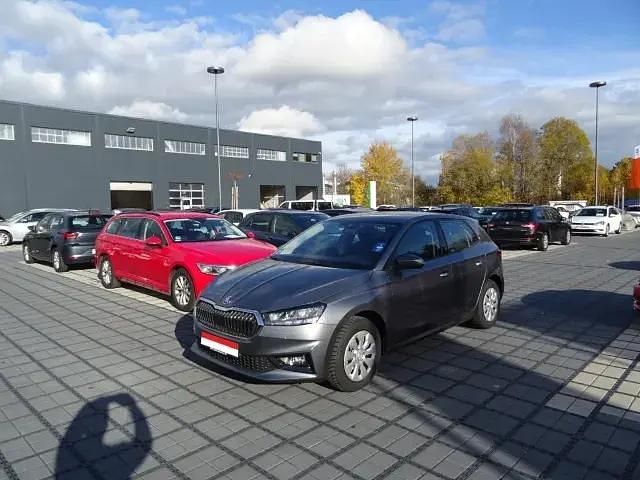 Grau Gebraucht 2021 Skoda Fabia Ambition Kleinwagen | 19.970 € - Bild 1/4