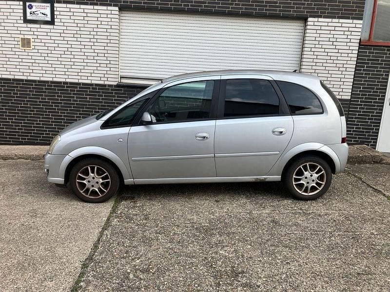 Silber Gebraucht 2006 Opel Meriva Cosmo Van / Kleinbus | 1.990 € (Guter Preis) - Bild 1/4