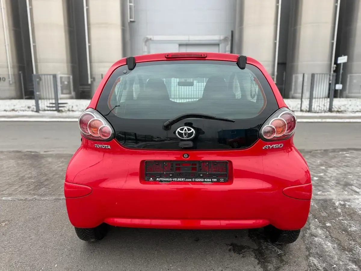 Gebraucht Toyota Aygo 68 PS (50 kW) 2009 Rot Kleinwagen