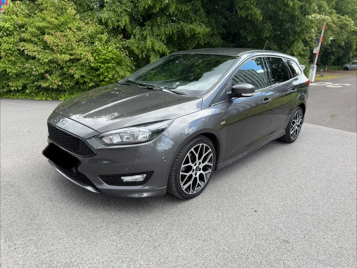 Usado Ford Focus ST-Line 140 CV (102 kW) 2018 Gris Familiar