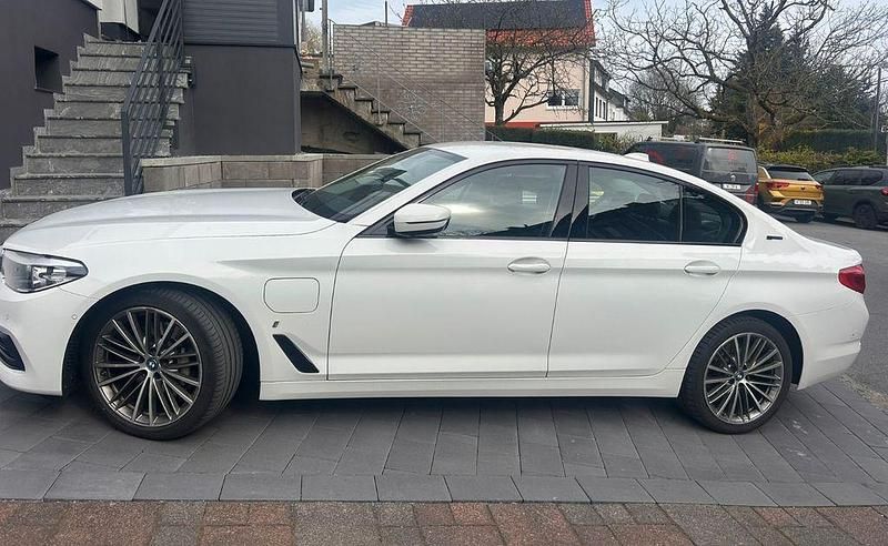 Gebraucht BMW 530e Sport Line 252 PS (185 kW) 2019 Weiß Limousine