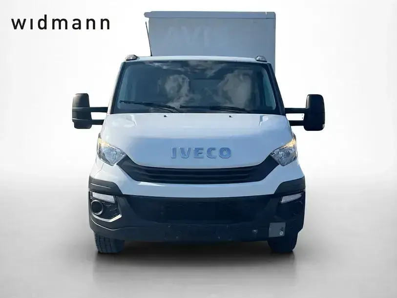 Second-hand Iveco Daily 156 CP (114 kW) 2019 Alb Monovolum