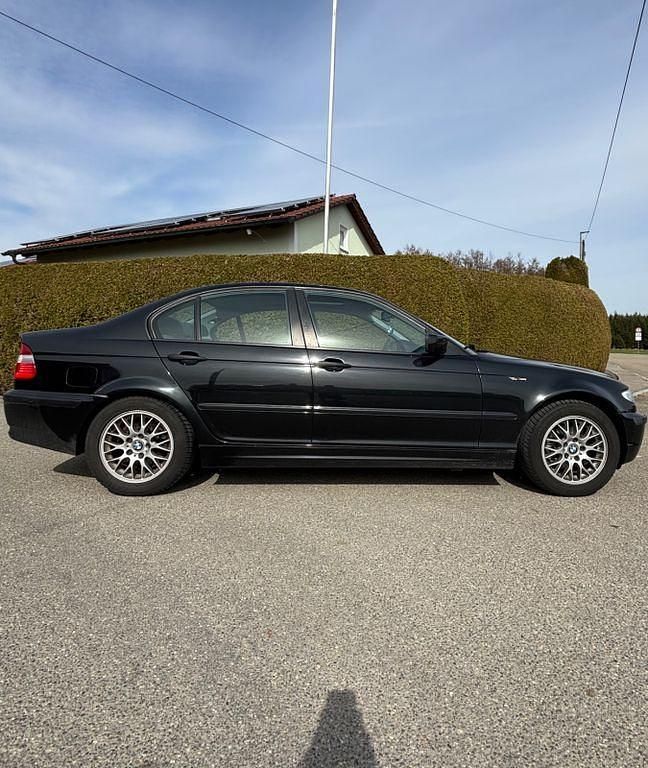Gebraucht BMW 316 116 PS (85 kW) 2004 Schwarz Limousine