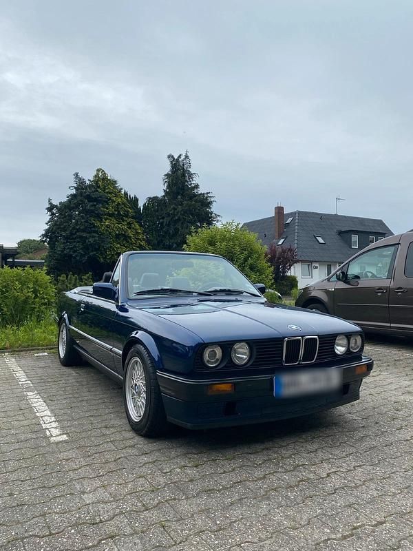 Blau Gebraucht 1992 BMW 318 Cabriolet Cabrio | 12.900 € - Bild 1/4