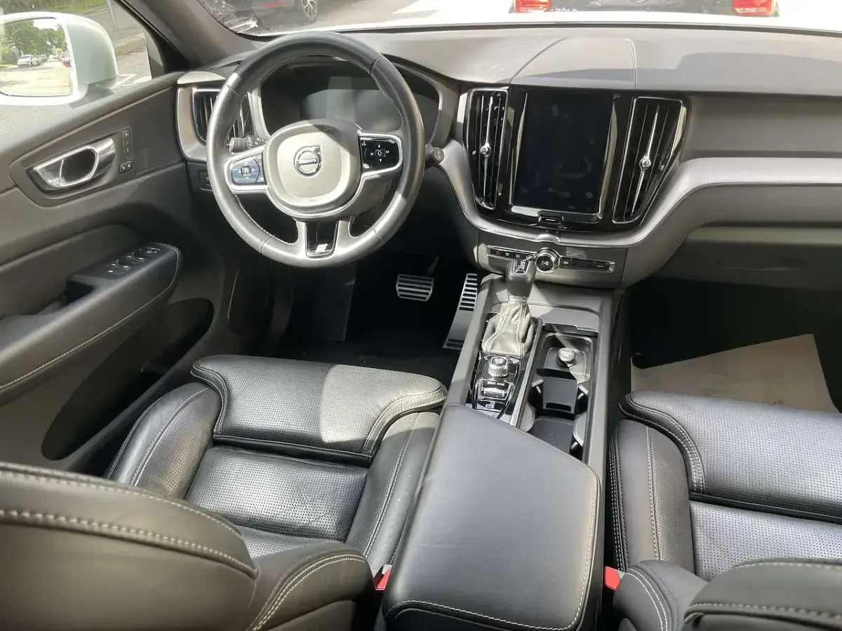 Gebraucht Volvo XC60 R-Design 235 PS (172 kW) 2019 Weiß SUV