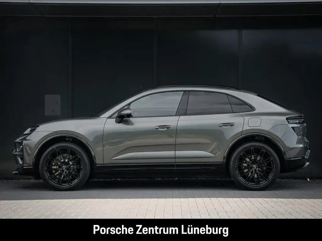 Neu Porsche Macan Turbo 469 kW (639 PS) 2026 Aventuringrünmetallic SUV