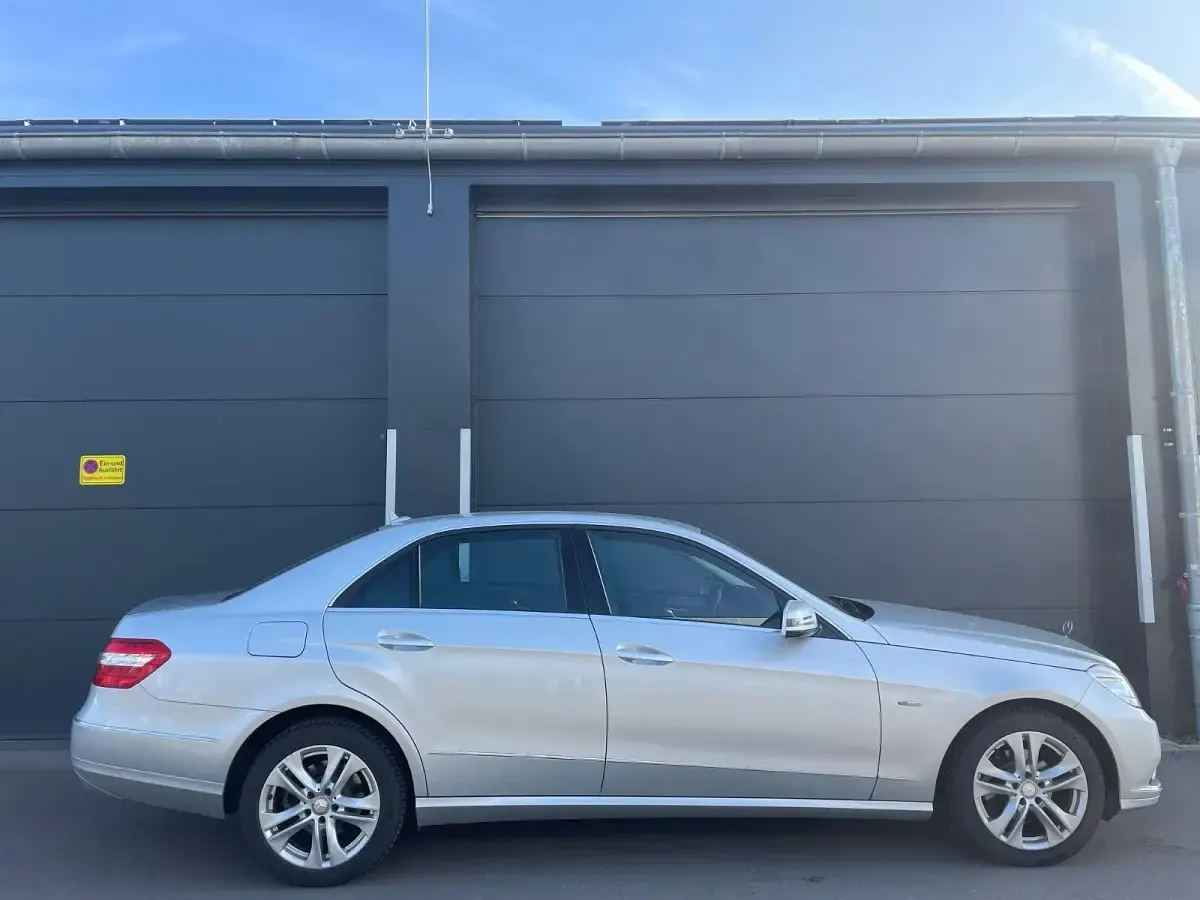 Gebraucht Mercedes E200 184 PS (135 kW) 2009 Silber Limousine