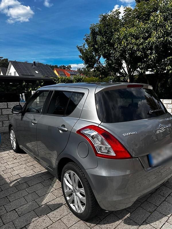 Grau Gebraucht 2015 Suzuki Swift Comfort Kleinwagen | 7.000 € (Guter Preis) - Bild 1/4