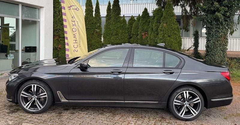 Gebraucht BMW 750 Shadowline 449 PS (330 kW) 2018 Grau Limousine