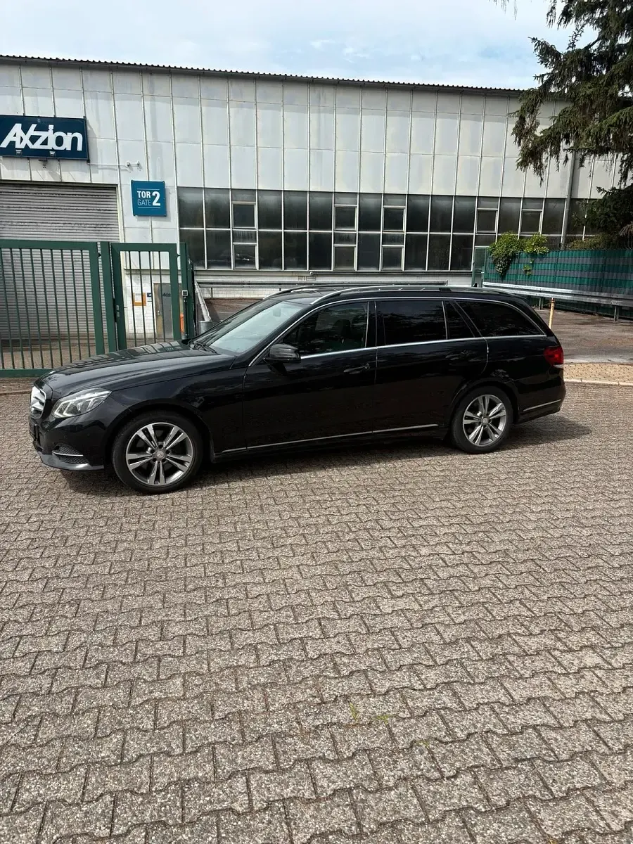 Gebraucht Mercedes E250 204 PS (150 kW) 2014 Schwarz Kombi