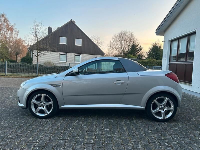 Gebraucht Opel Tigra 90 PS (66 kW) 2005 Silber Cabrio