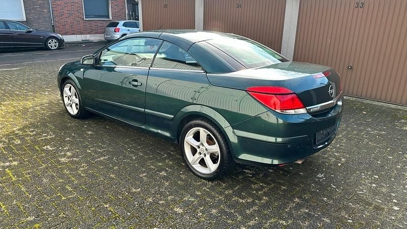 Gebraucht Opel Astra Cabriolet 140 PS (102 kW) 2008 Grün Cabrio