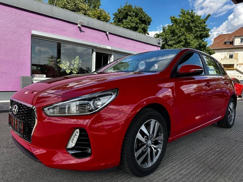 Rot Gebraucht 2017 Hyundai i30 Limousine | 13.990 € (Guter Preis) - Bild 1/4