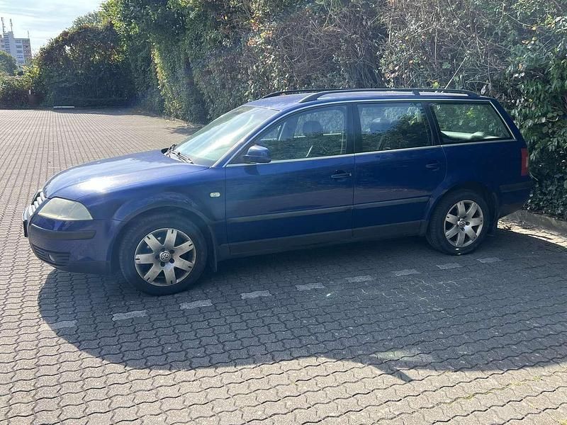 Gebraucht VW Passat Comfortline 131 PS (96 kW) 2002 Blau Kombi