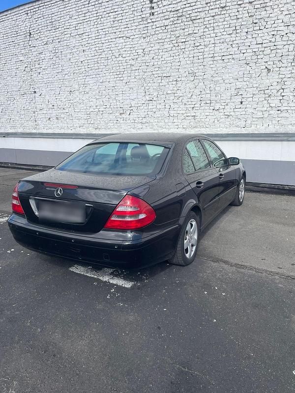Gebraucht Mercedes E220 150 PS (110 kW) 2005 Limousine
