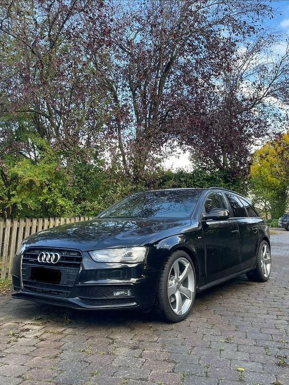 Schwarz Gebraucht 2012 Audi A4 S-Line Kombi | 11.100 € (Etwas zu teuer) - Bild 1/4