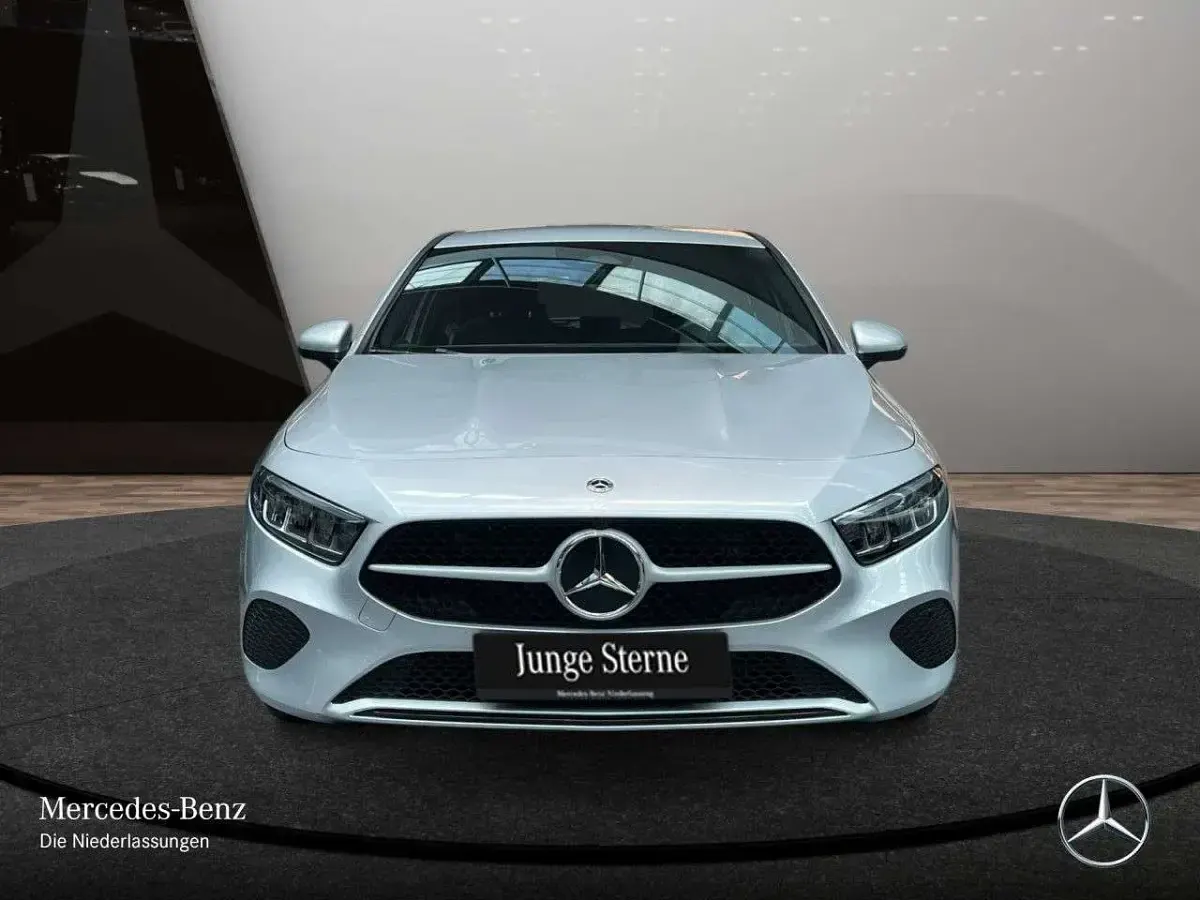 Gebraucht Mercedes A180 Advanced 116 PS (85 kW) 2023 Silber Limousine