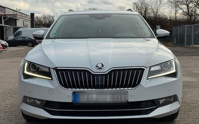 Gebraucht Skoda Superb Style 190 PS (139 kW) 2018 Weiß Kombi