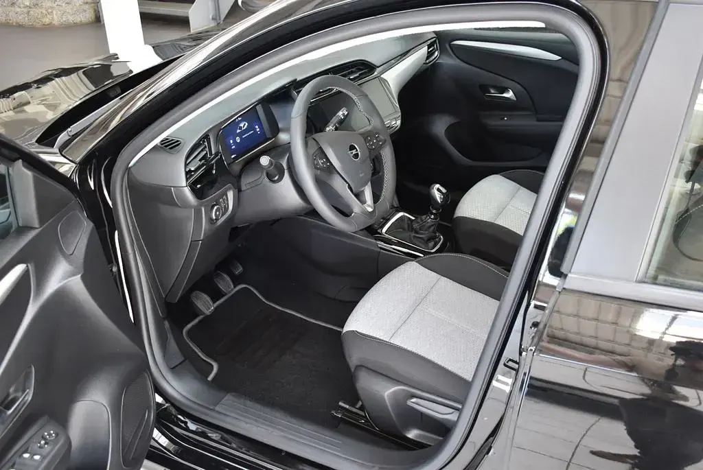 Gebraucht Opel Corsa 101 PS (74 kW) 2024 Schwarz karbon schwarz met. Kleinwagen