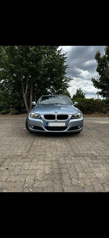 Blau Gebraucht 2009 BMW 320 Comfort Edition Limousine | 4.500 € (Etwas zu teuer) - Bild 1/4