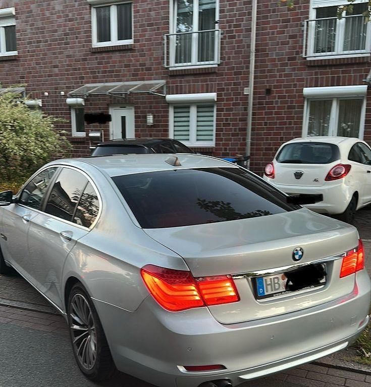 Gebraucht BMW 730 245 PS (180 kW) 2009 Silber Limousine