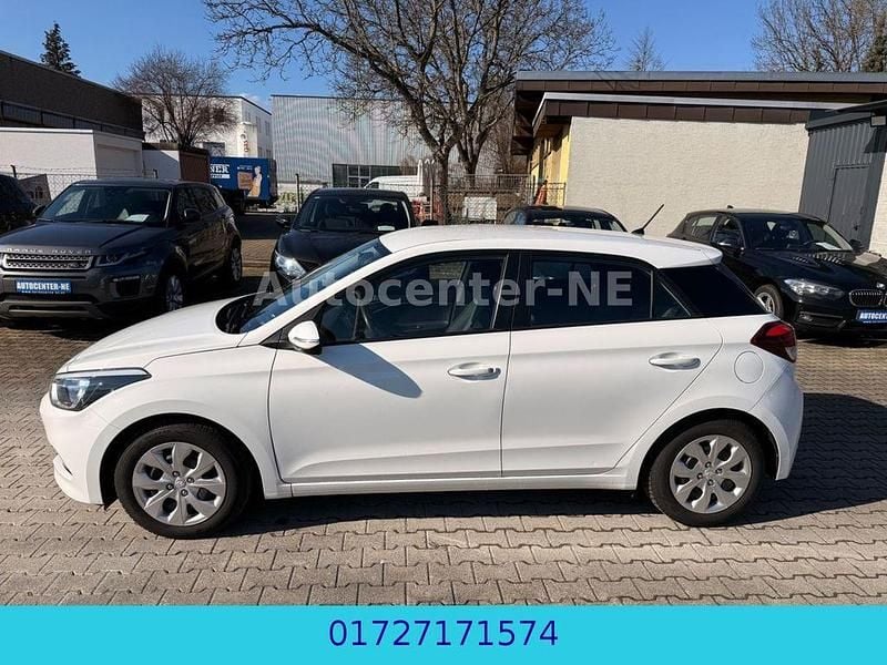 Gebraucht Hyundai i20 Trend 84 PS (61 kW) 2017 Weiß Limousine