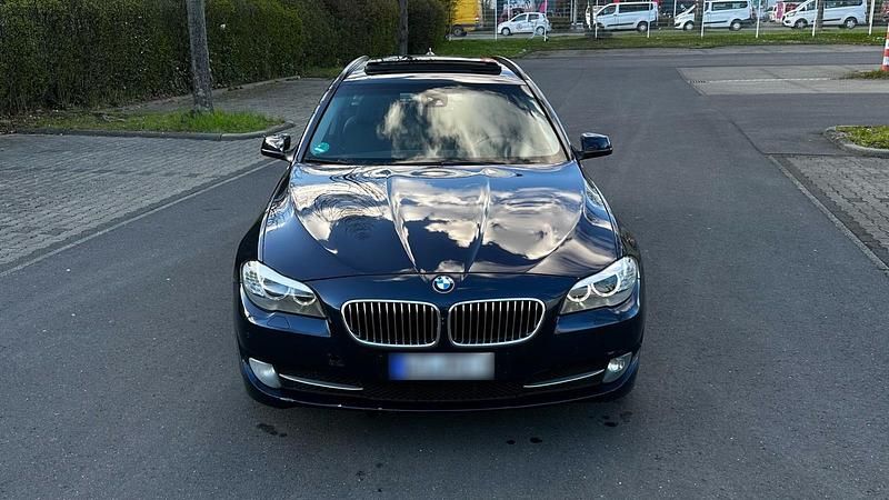 Gebraucht BMW 530 258 PS (189 kW) 2012 Blau Kombi