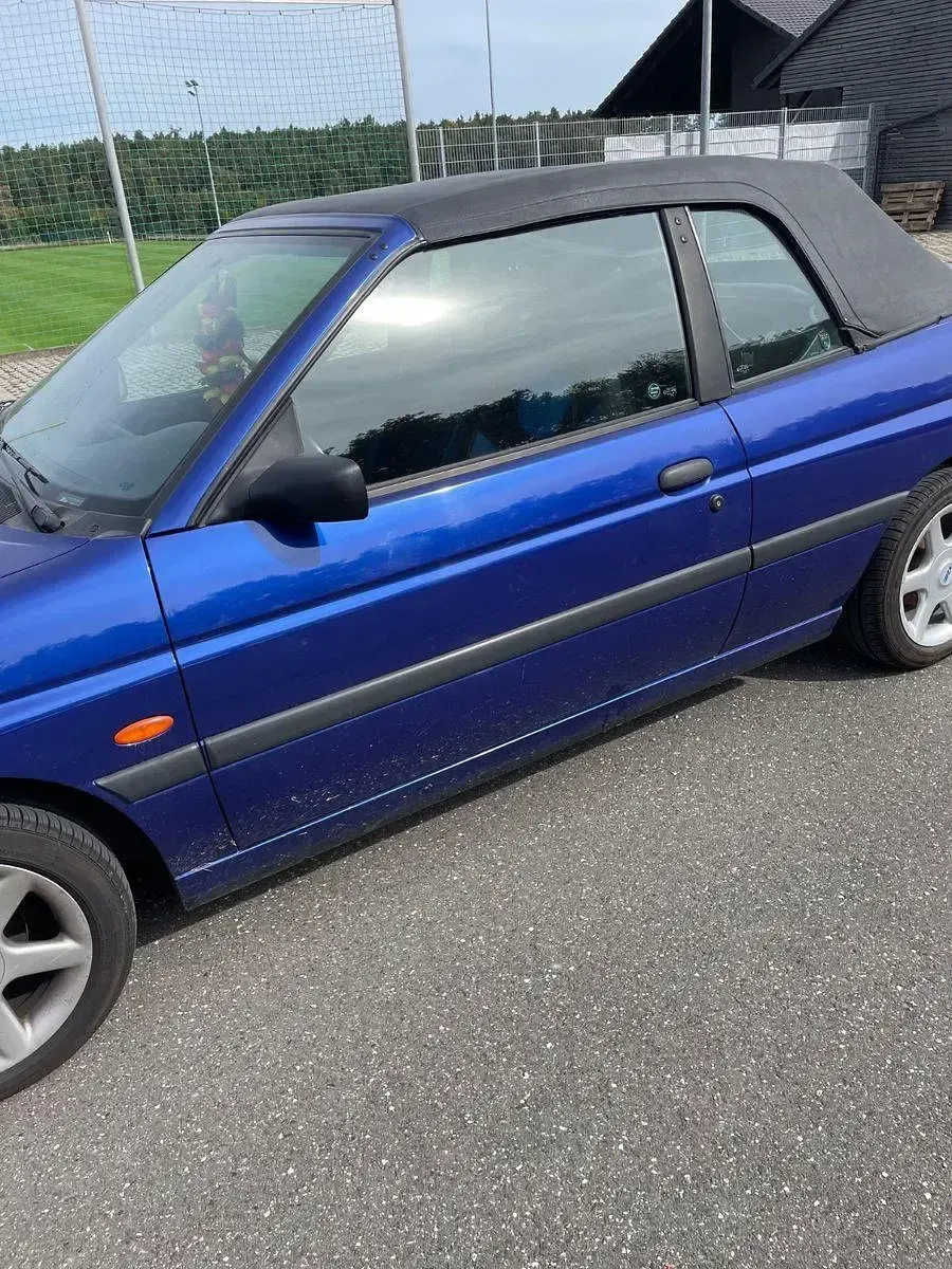 Gebraucht Ford Escort Cabriolet 88 PS (64 kW) 1996 Blau Cabrio