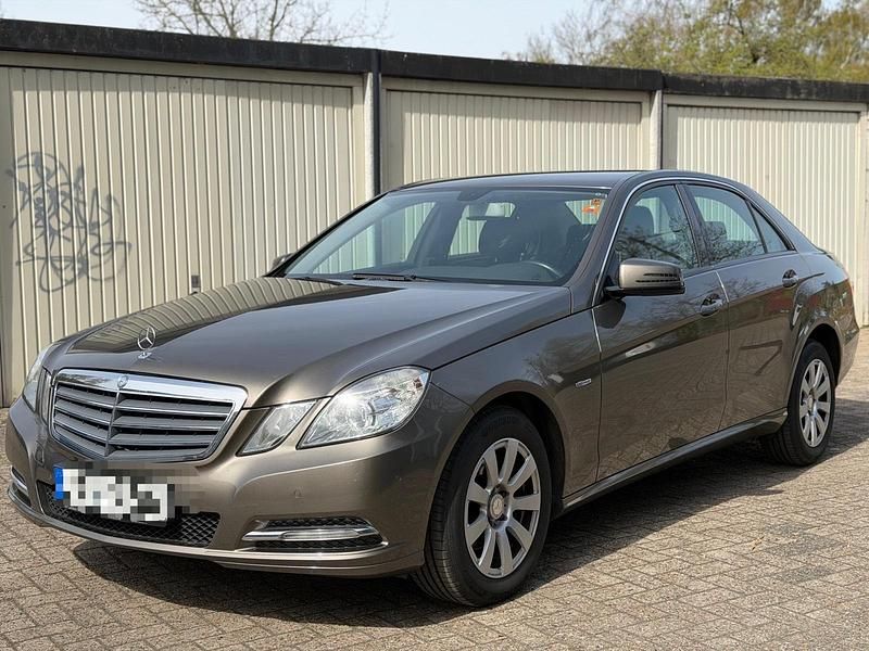 Gebraucht Mercedes E220 170 PS (125 kW) 2012 Silber Limousine