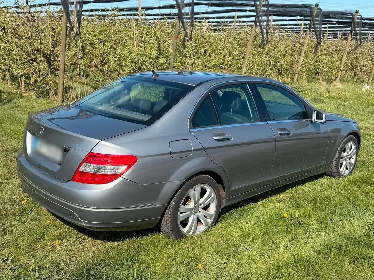 Second-hand Mercedes C200 Avantgarde 184 CP (135 kW) 2011 Argintiu Berlinǎ