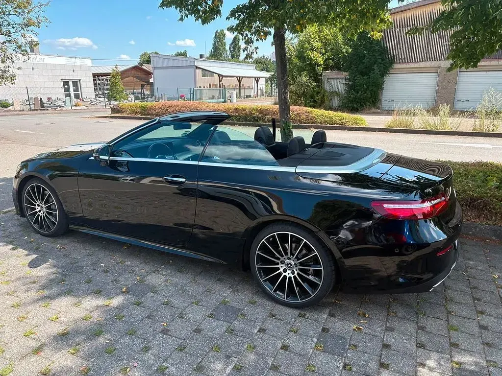 Gebraucht Mercedes E200 AMG line 184 PS (135 kW) 2019 Schwarz Cabrio
