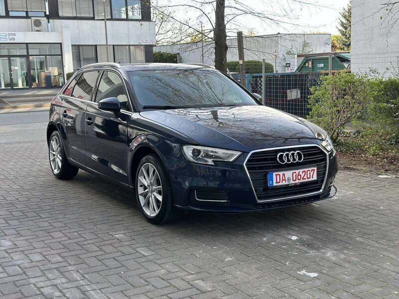Cosmos blue, metallic Gebraucht 2018 Audi A3 Design Kleinwagen | 14.000 € (Superpreis) - Bild 1/4